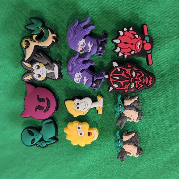Crocs Jibbitz Bundle of 12 Star Wars Alien Simpsons Scooby Doo Pokemon New - Picture 1 of 6